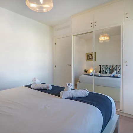 Apartment Balmins White By Hello Homes *