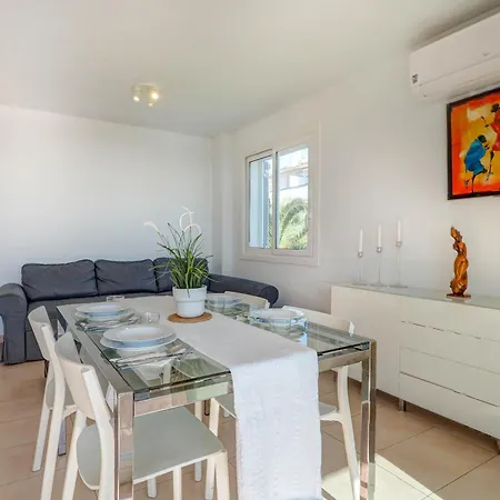 Balmins White By Hello Homes * سيدجيس